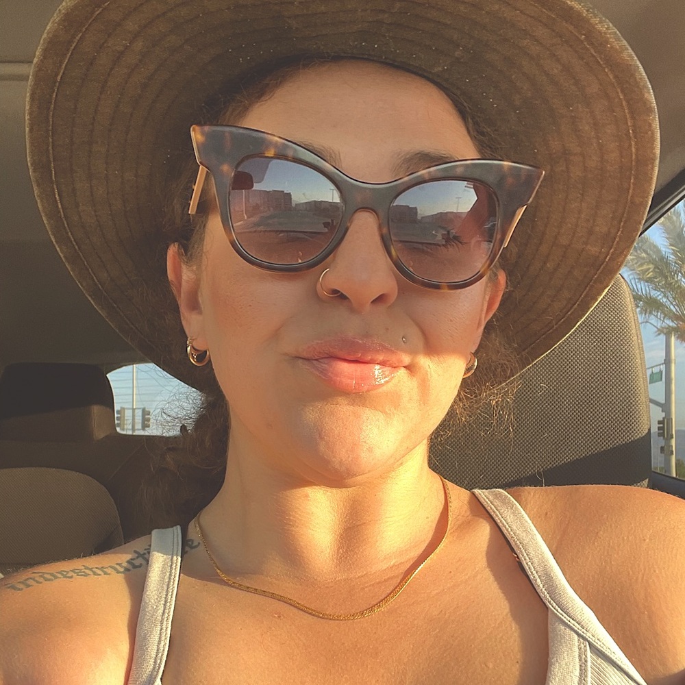 Meet your Posher, Adriana